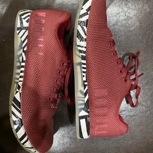 NOBULL size 9 trainers - like new.